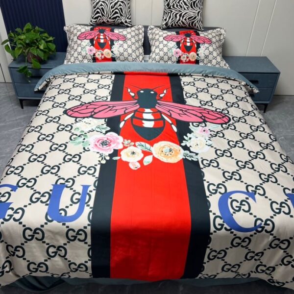 Guccigoldth.Com Logo Brand Bedding Set Bedroom Bedspread Luxury Home Decor