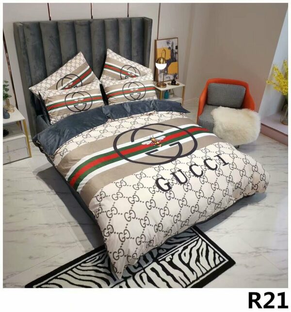 Guccigoldth.Com Logo Brand Bedding Set Luxury Bedspread Bedroom Home Decor