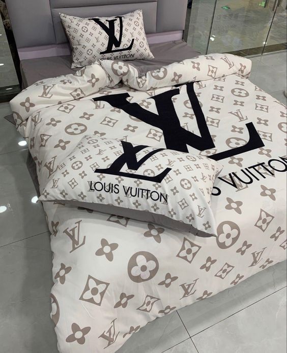 Louis Vuiton Clasic Logo Brand Bedding Set Home Decor Bedroom Bedspread Luxury