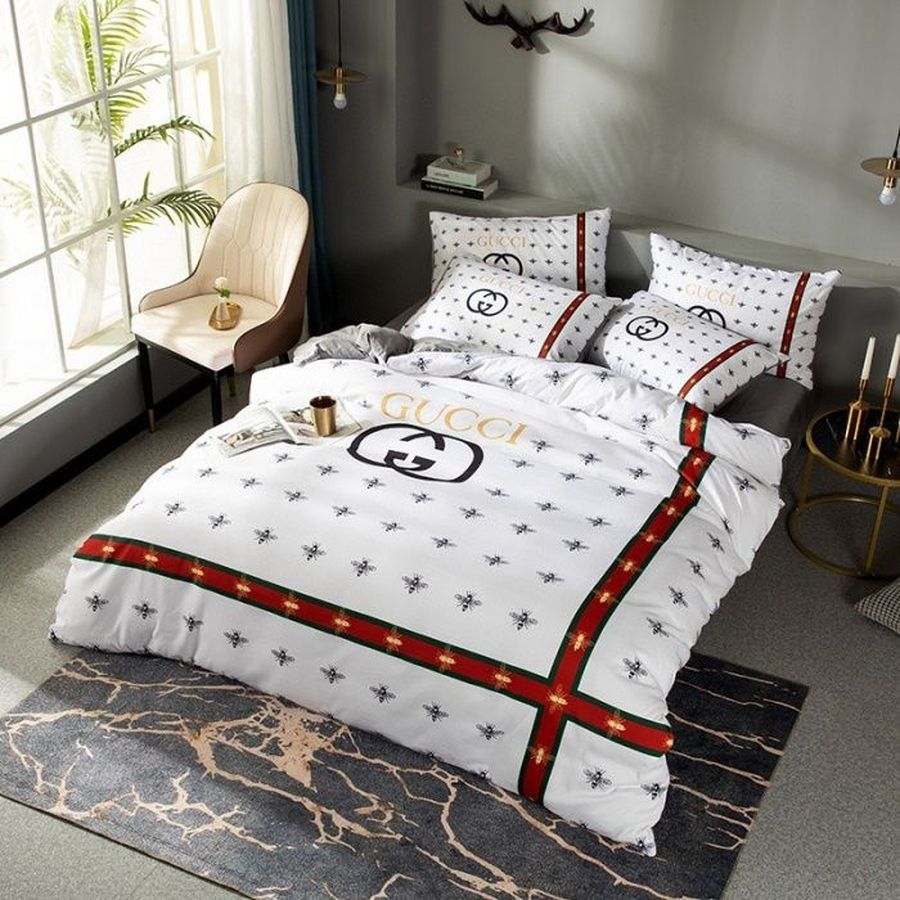 Gucci White Bees Logo Brand Bedding Set Luxury Bedroom Bedspread Home Decor