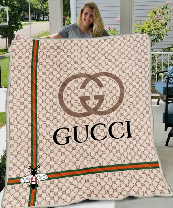 Gucci Bee Beige Fleece Blanket Fashion Brand Home Decor Luxury