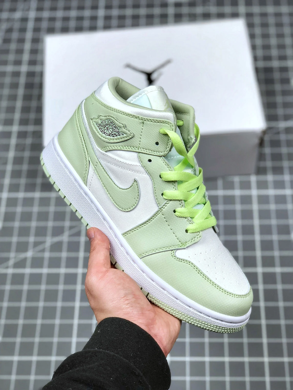 Air Jordan 1 Mid WMNS White Spruce Aura CV5280-103 For Sale