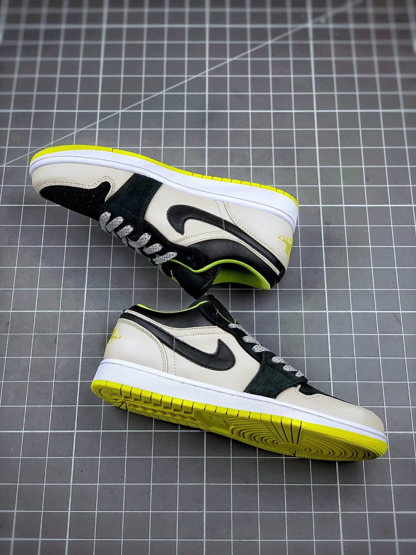 Air Jordan 1 Low Venom Green 553558-009 For Sale