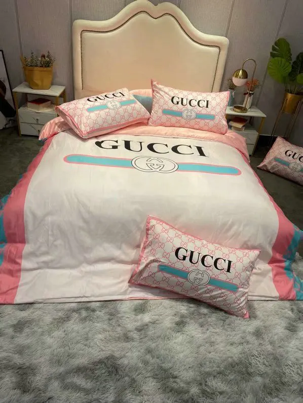 Gucci White Pink Logo Brand Bedding Set Bedspread Luxury Bedroom Home Decor