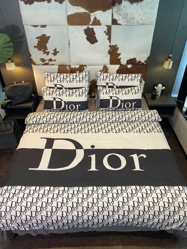 Dior Logo Brand Bedding Set Luxury Home Decor Bedroom Bedspread